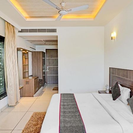 Hotel Oyo Townhouse 484 Sanskriti à Delhi  Extérieur photo