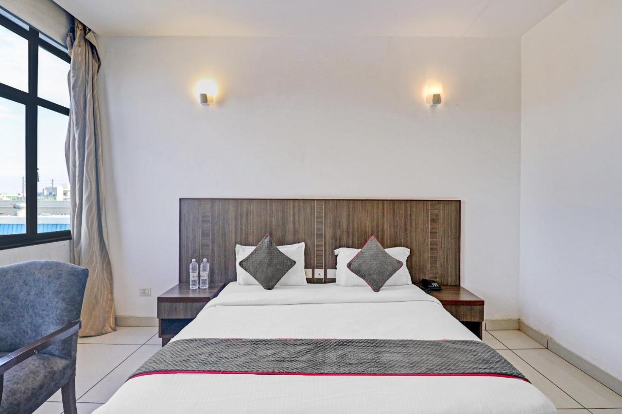 Hotel Oyo Townhouse 484 Sanskriti à Delhi  Extérieur photo