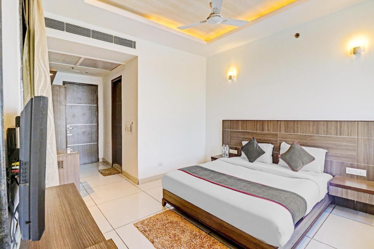 Hotel Oyo Townhouse 484 Sanskriti à Delhi  Extérieur photo